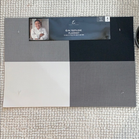 Great gift for a new home owner, wedding gift or Christmas! Emeril Lagasse Cutting Board W 4 Cutting Mats Seafood Meat Poultry Veggies, New! Includes 16 x 12 cutting board base with